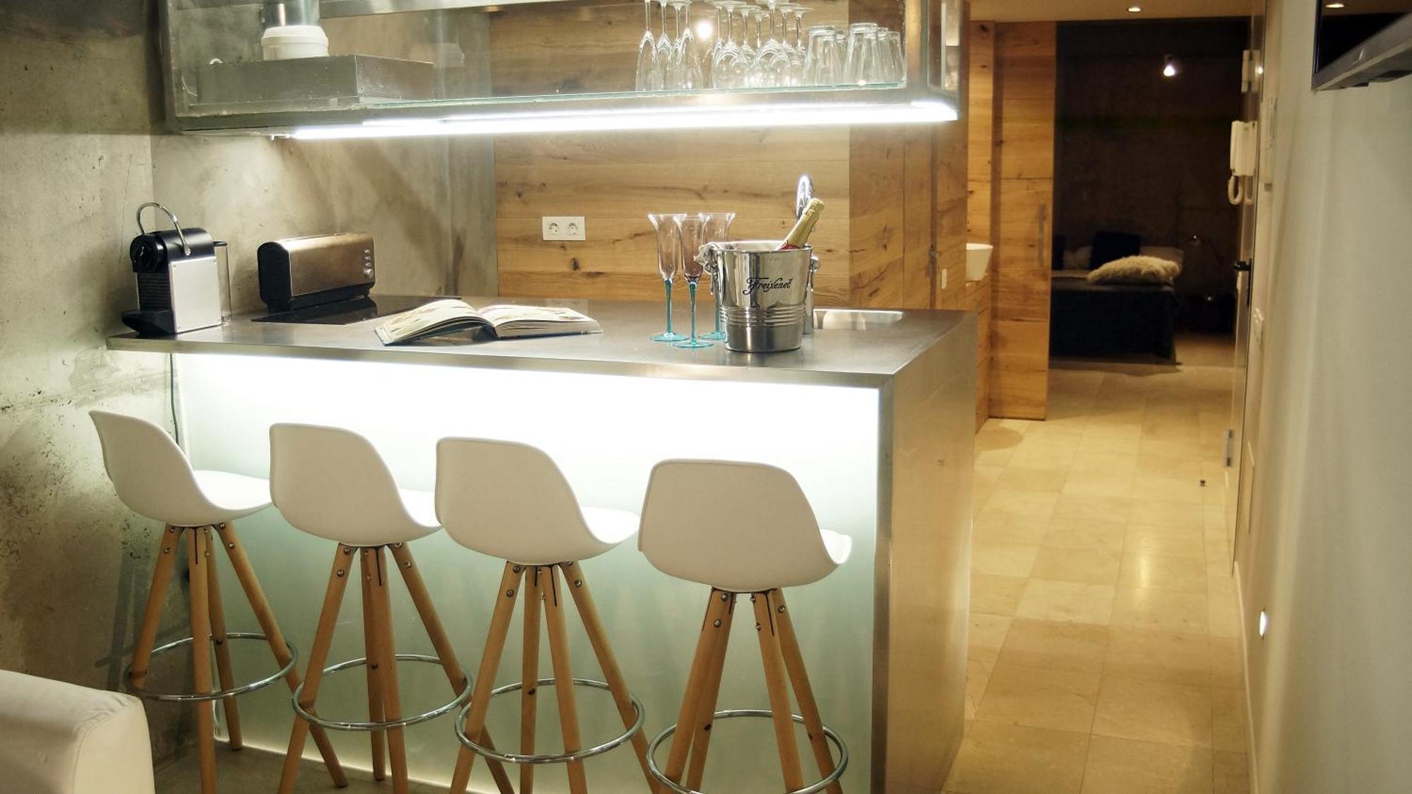 ברצלונה My Space Emirates - Fully Equipped Apartments Near The Beach With Shared Pool חדר תמונה