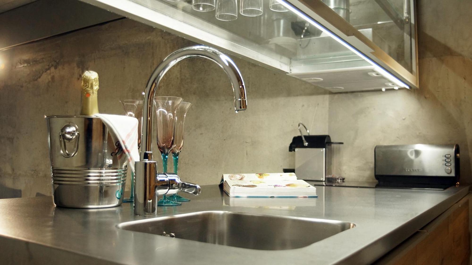 ברצלונה My Space Emirates - Fully Equipped Apartments Near The Beach With Shared Pool חדר תמונה