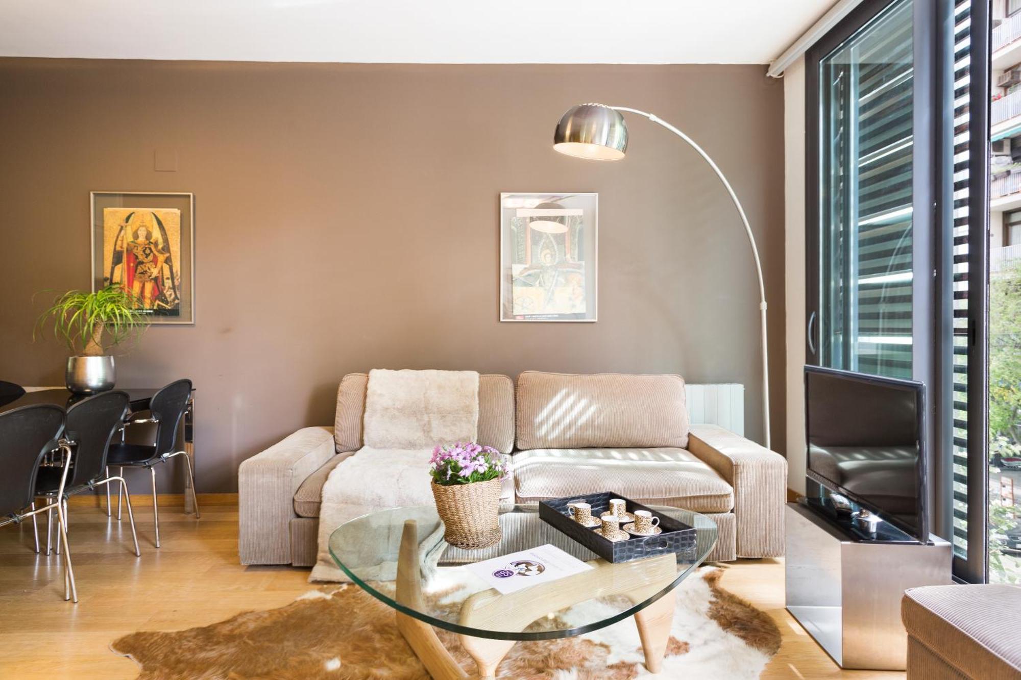 ברצלונה My Space Emirates - Fully Equipped Apartments Near The Beach With Shared Pool מראה חיצוני תמונה