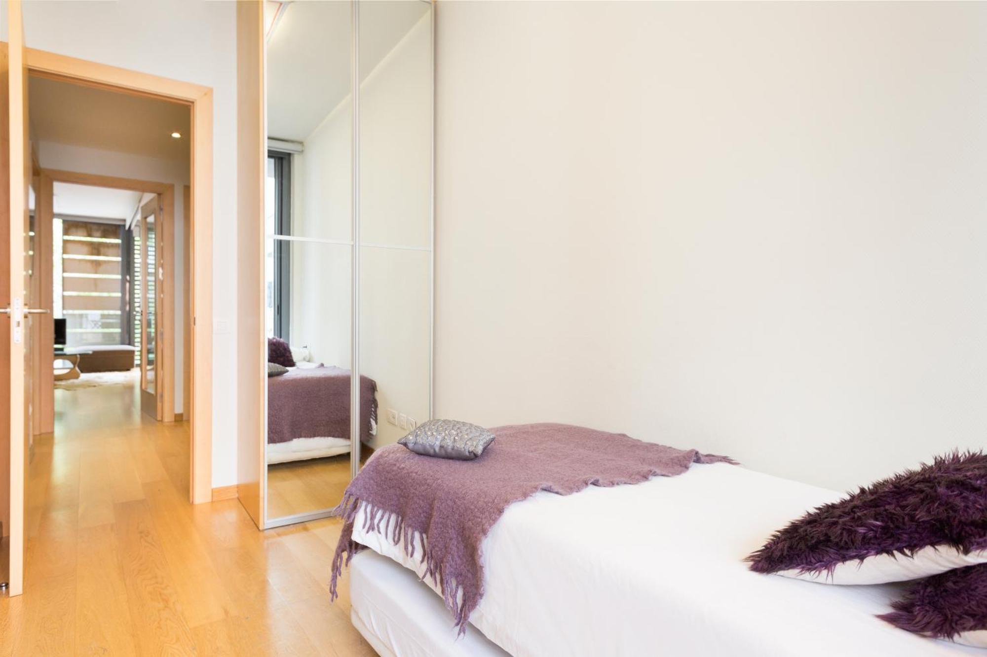 ברצלונה My Space Emirates - Fully Equipped Apartments Near The Beach With Shared Pool מראה חיצוני תמונה