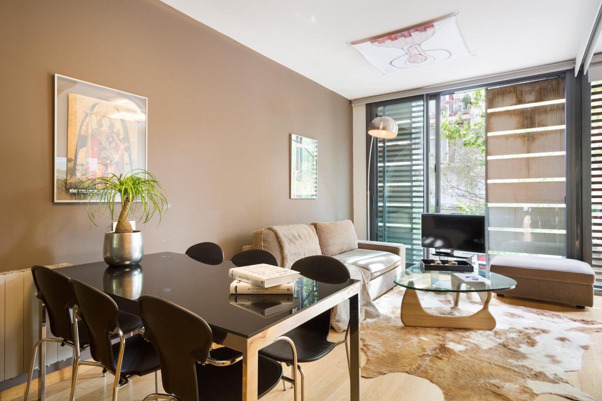 ברצלונה My Space Emirates - Fully Equipped Apartments Near The Beach With Shared Pool מראה חיצוני תמונה