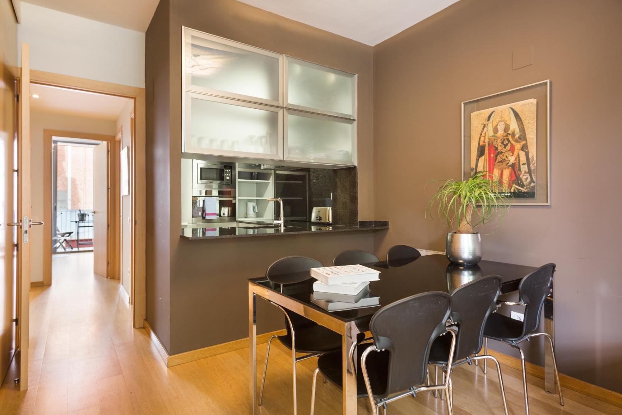 ברצלונה My Space Emirates - Fully Equipped Apartments Near The Beach With Shared Pool מראה חיצוני תמונה